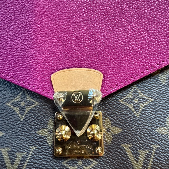 Louis Vuitton Pallas Shoulder Bag - Picture 3 of 6